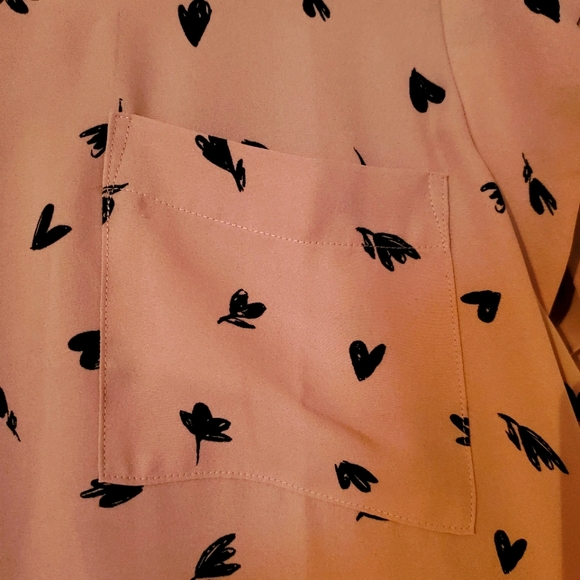 Beautiful blouse with small pocket detail - Picture 4 of 5